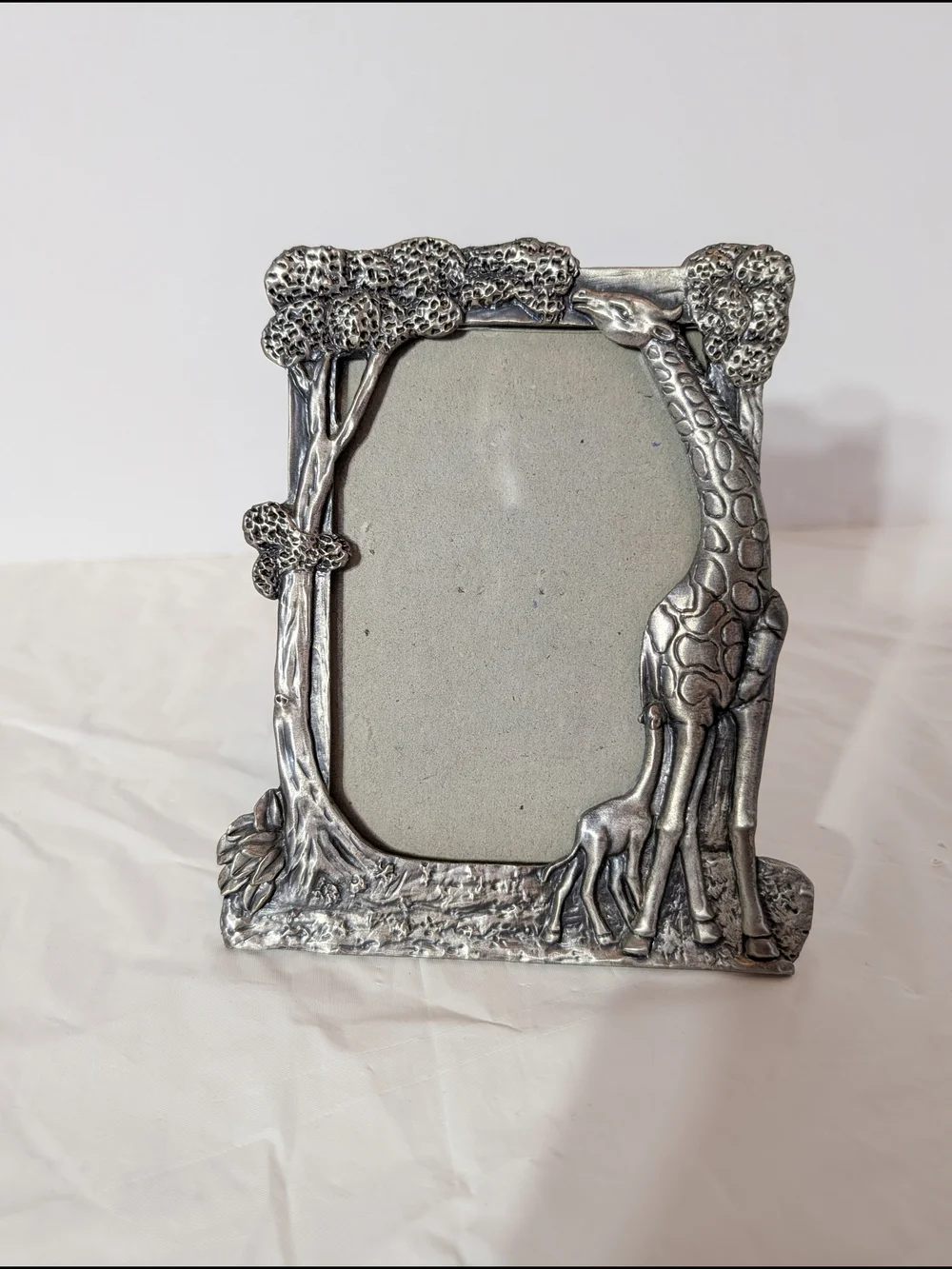 Pewter Giraffe w/baby & Tree Sculpted 4x6 Photo Frame